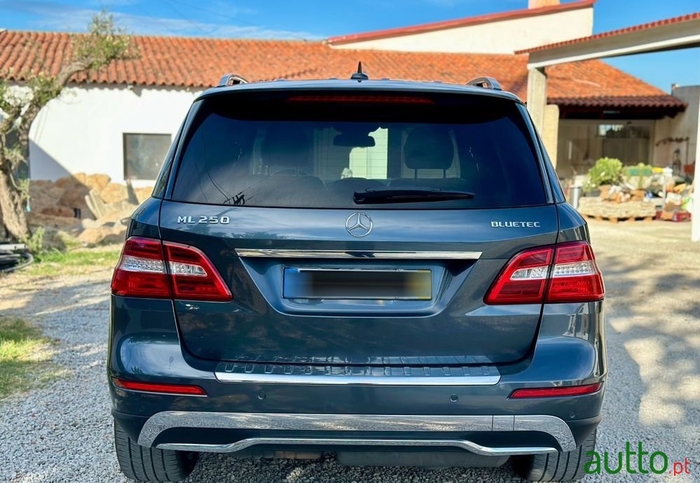 2012' Mercedes-Benz ML 250 Bluetec photo #4