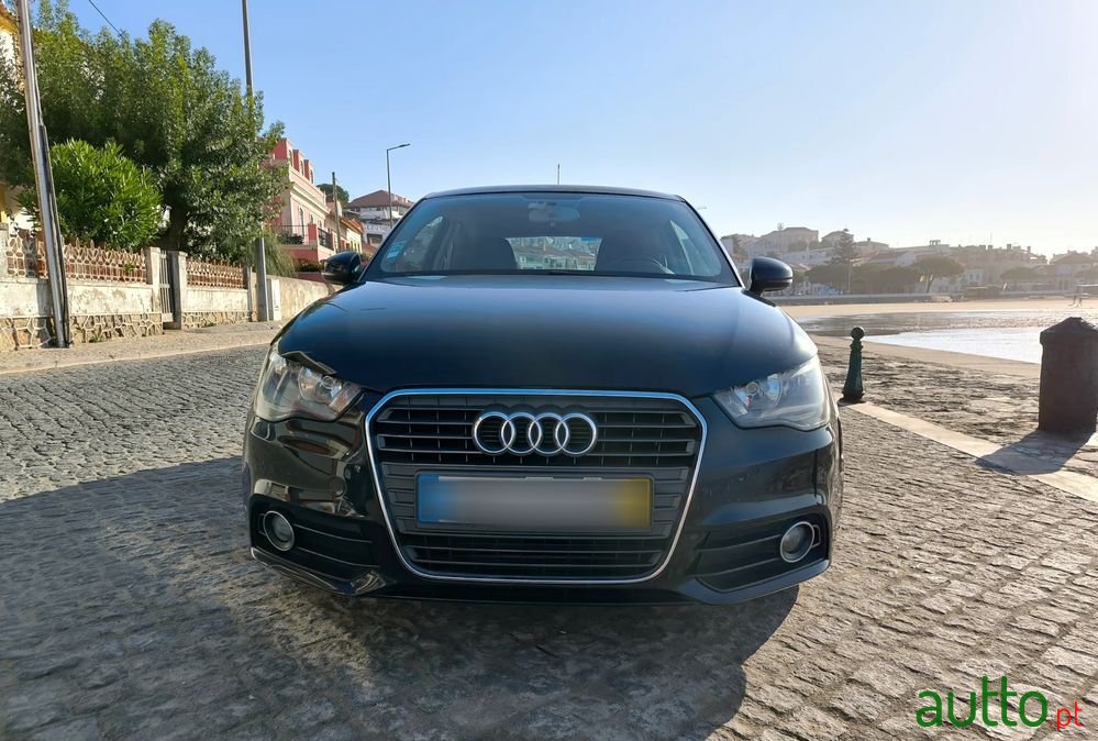 2010' Audi A1 1.6 Tdi Advance photo #1