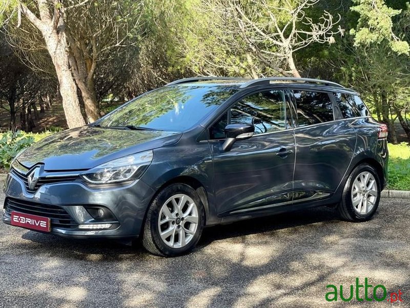 2019' Renault Clio Sport Tourer photo #3