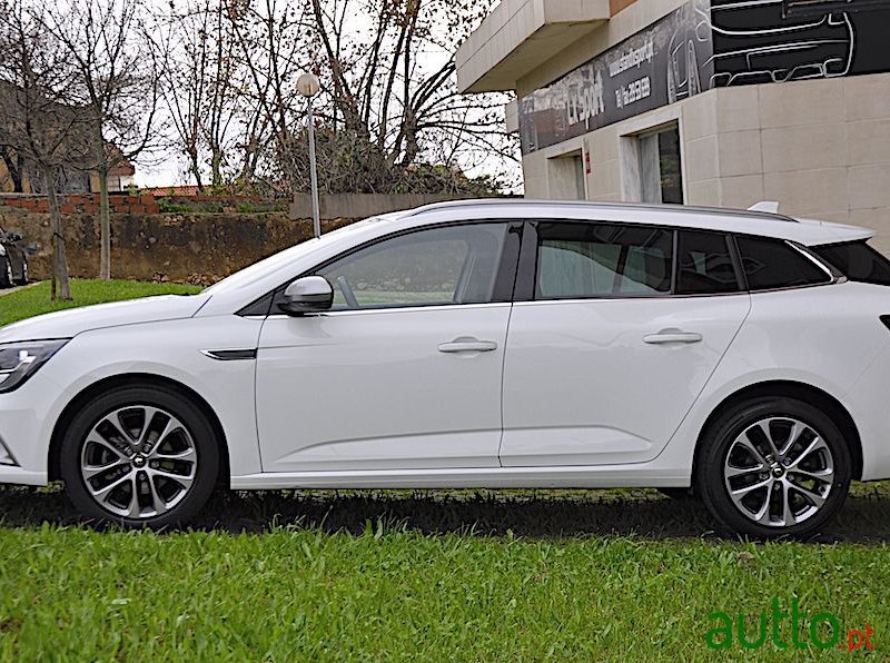 2019' Renault Megane Sport Tourer photo #3