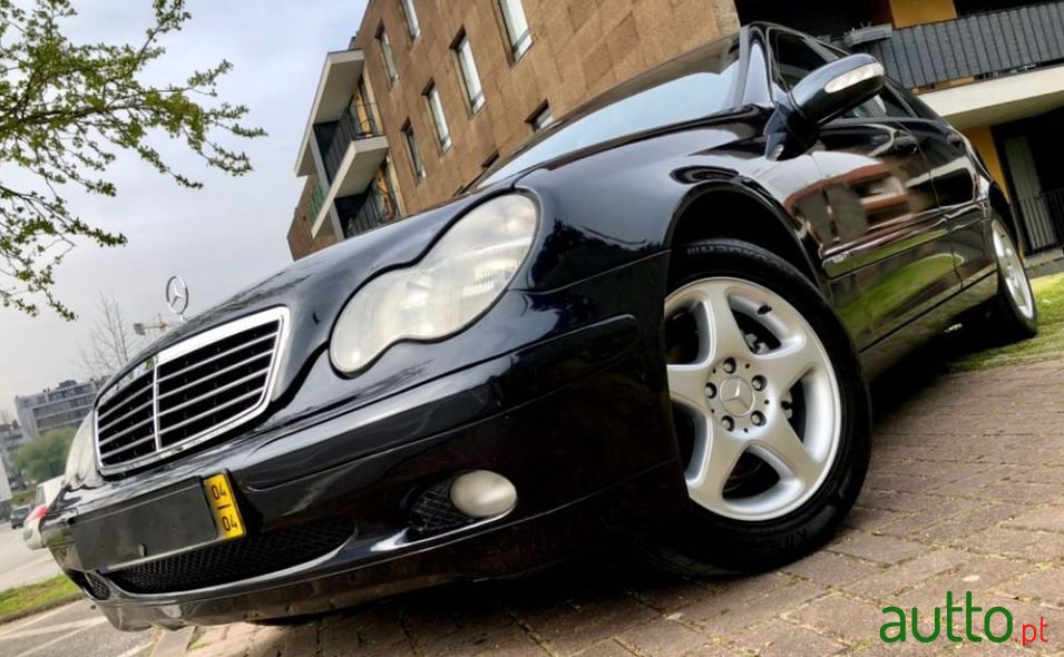 2004' Mercedes-Benz C-220 photo #5