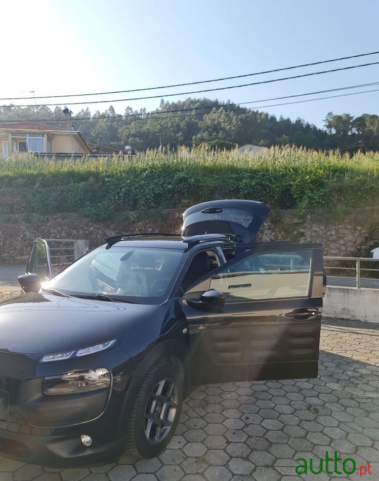 2015' Citroen C4 Cactus Puretech 75 Start photo #6