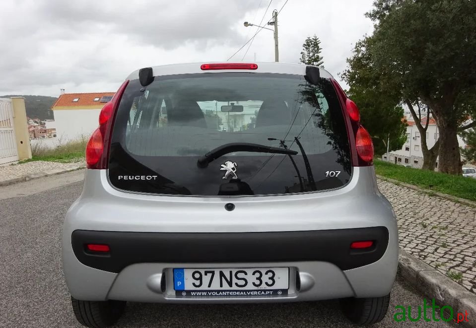 2013' Peugeot 107 photo #6