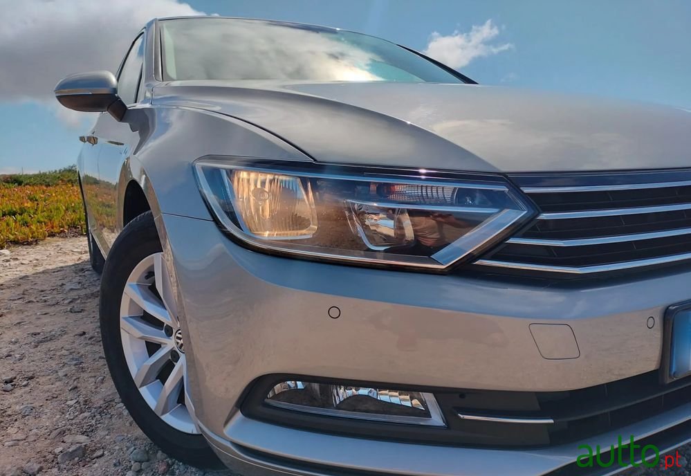 2016' Volkswagen Passat photo #5