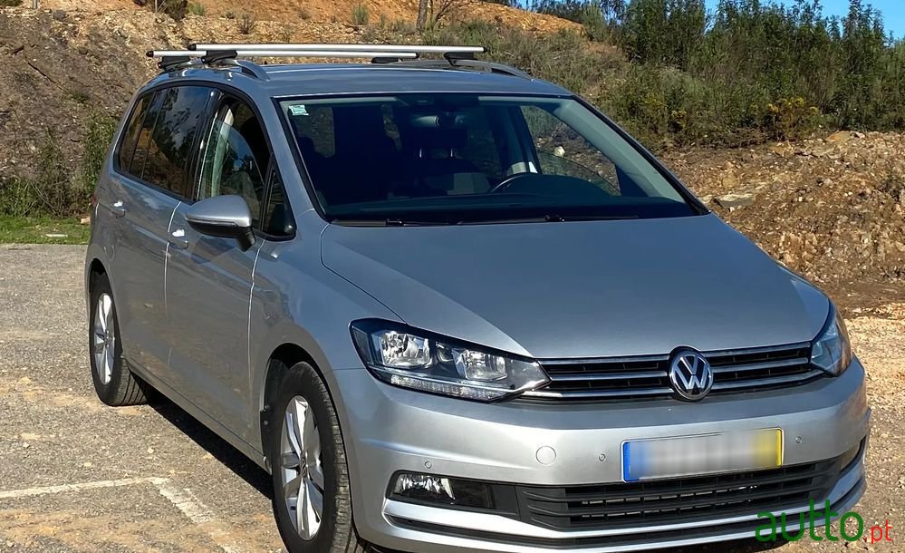 2018' Volkswagen Touran photo #1
