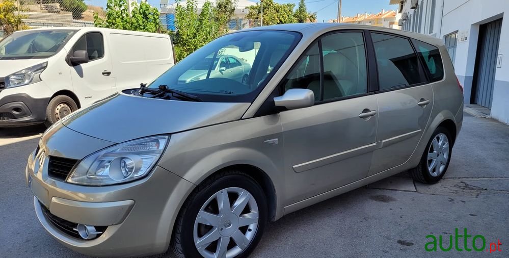 2007' Renault Grand Scenic photo #2