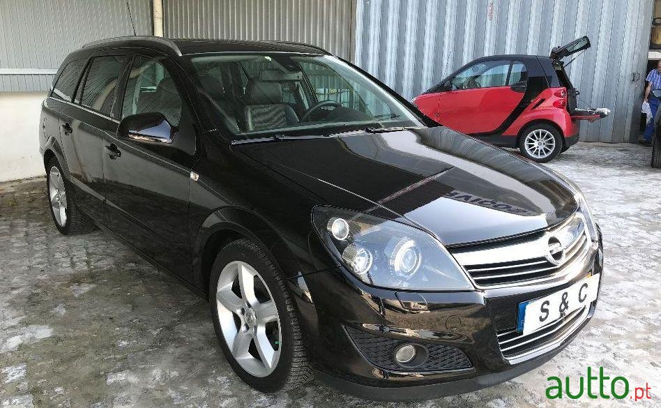 2010' Opel Astra Caravan photo #2