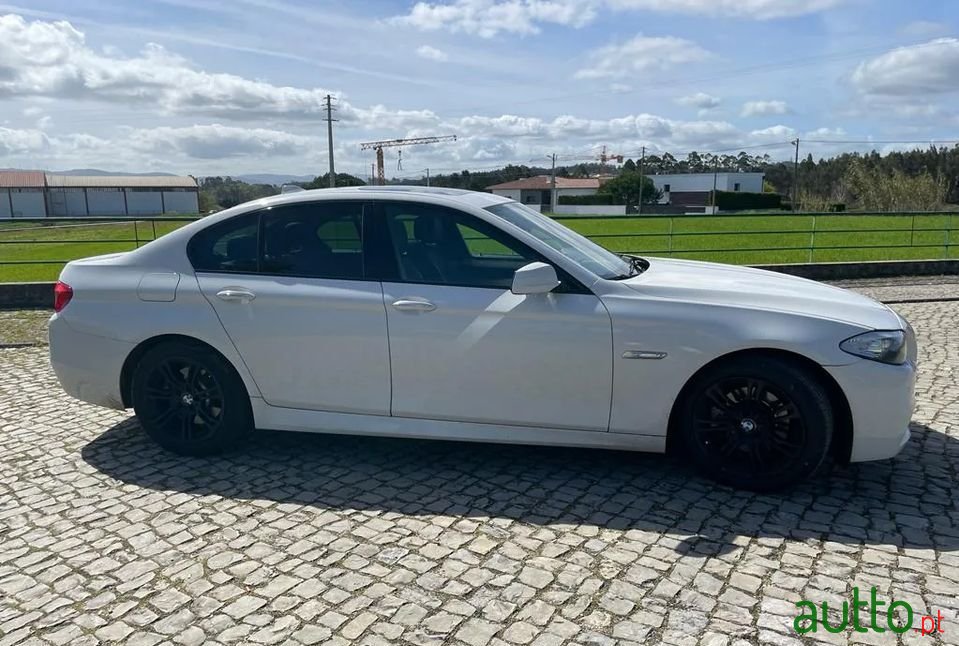 2013' BMW 520 photo #3