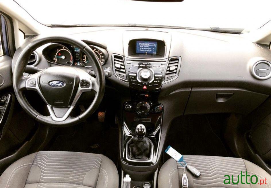 2015' Ford Fiesta photo #1
