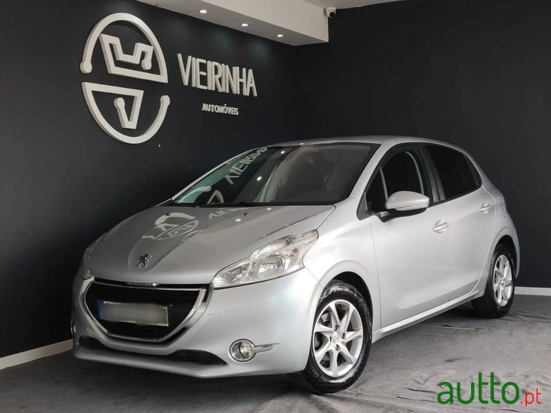 2014' Peugeot 208 1.4 Hdi Active photo #1