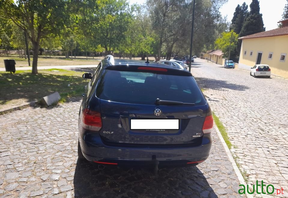 2011' Volkswagen Golf photo #2