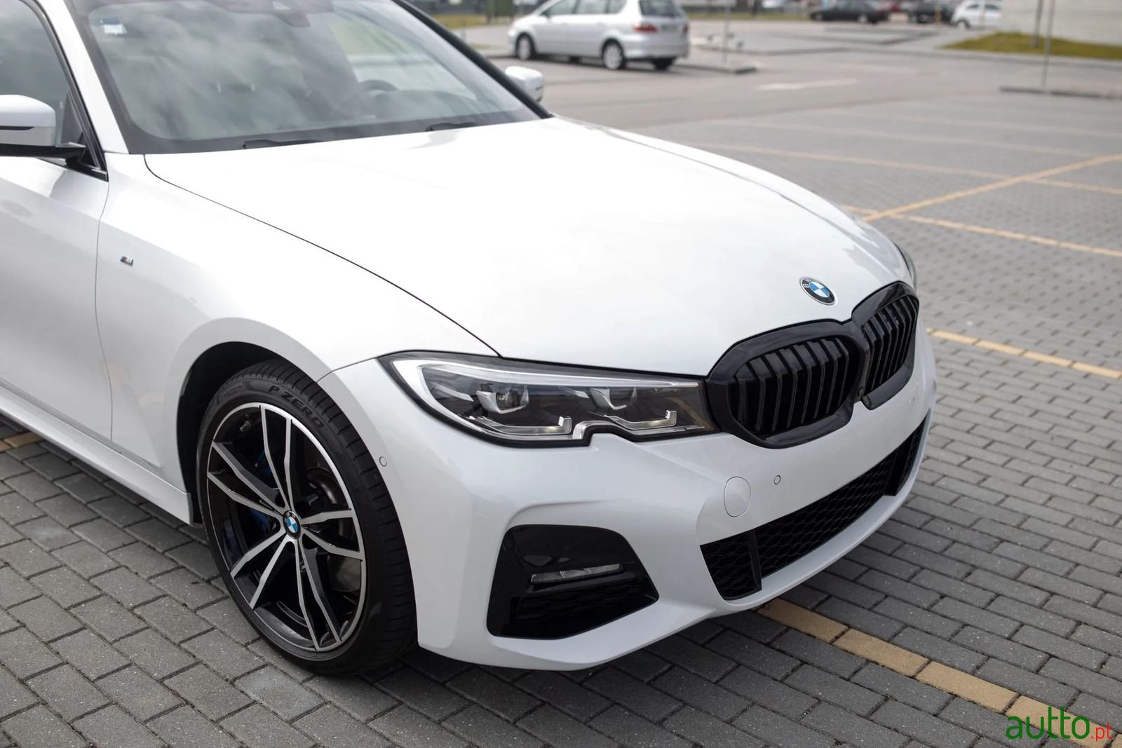 2020' BMW 330 photo #6