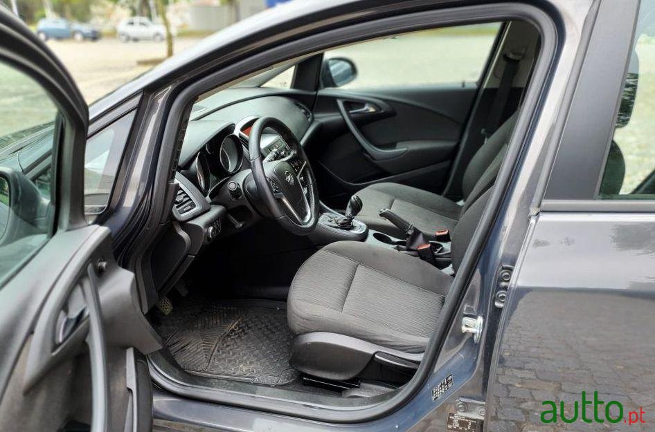 2015' Opel Astra Sports Tourer photo #3