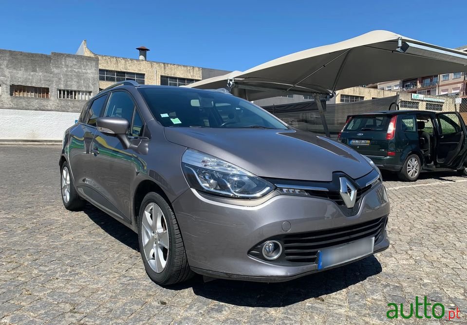 2016' Renault Clio Sport Tourer photo #2