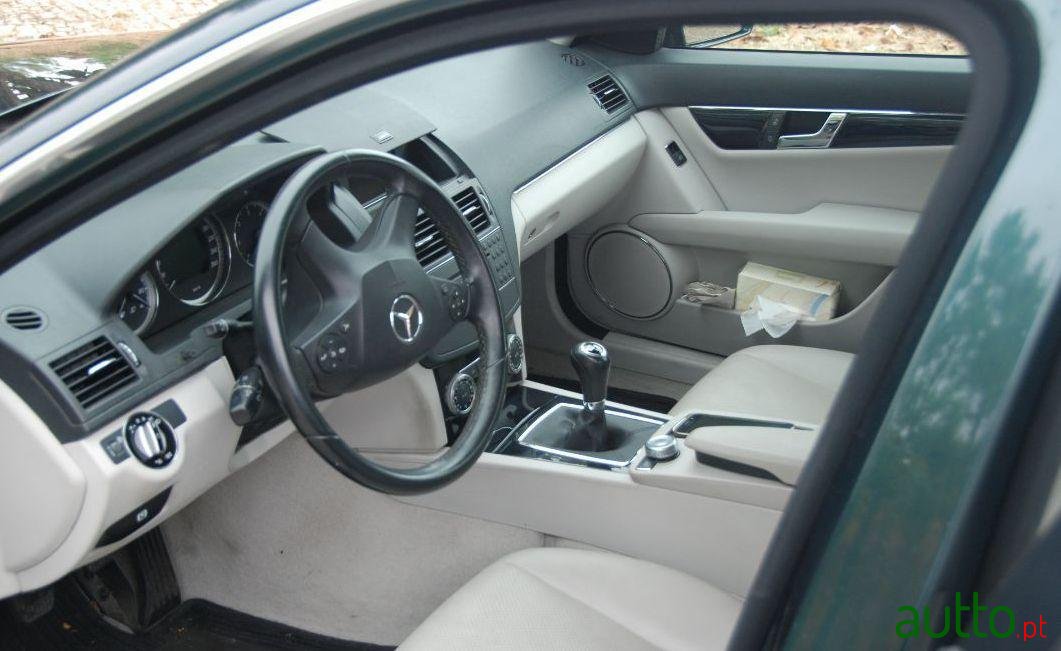 2009' Mercedes-Benz C-220 photo #2