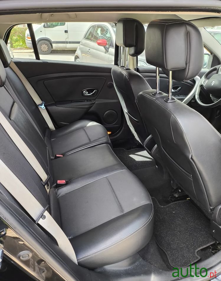 2012' Renault Mégane Sport Tourer photo #6