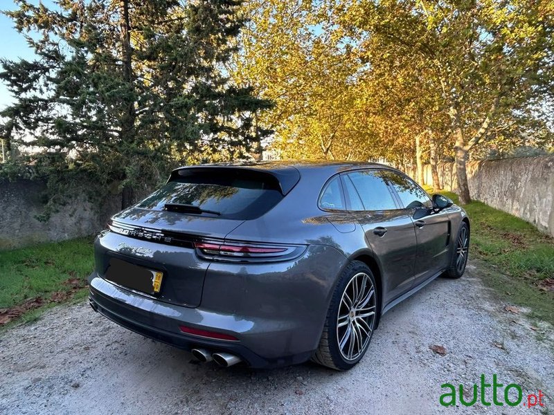 2018' Porsche Panamera Sport Turismo photo #6