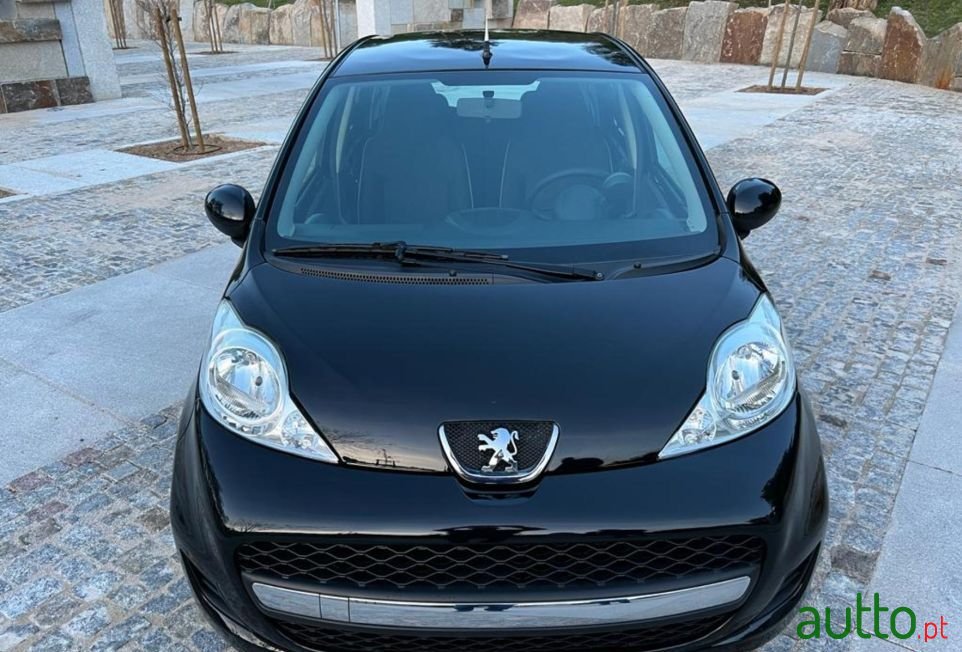 2010' Peugeot 107 photo #2
