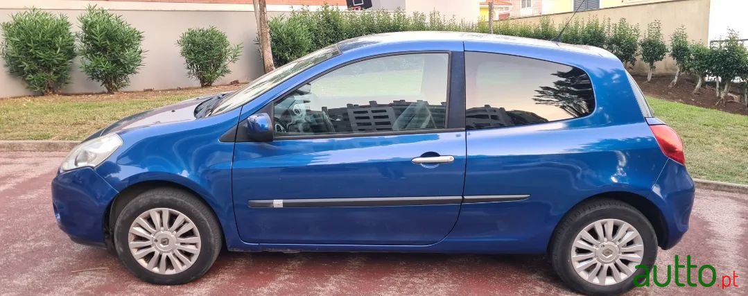 2011' Renault Clio Gt photo #3