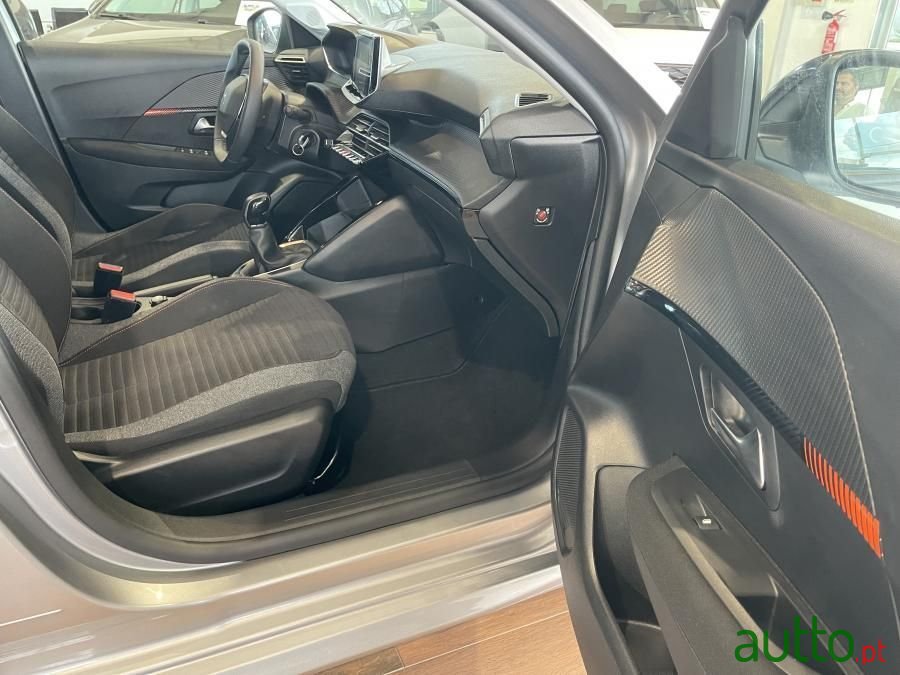 2022' Peugeot 208 photo #6
