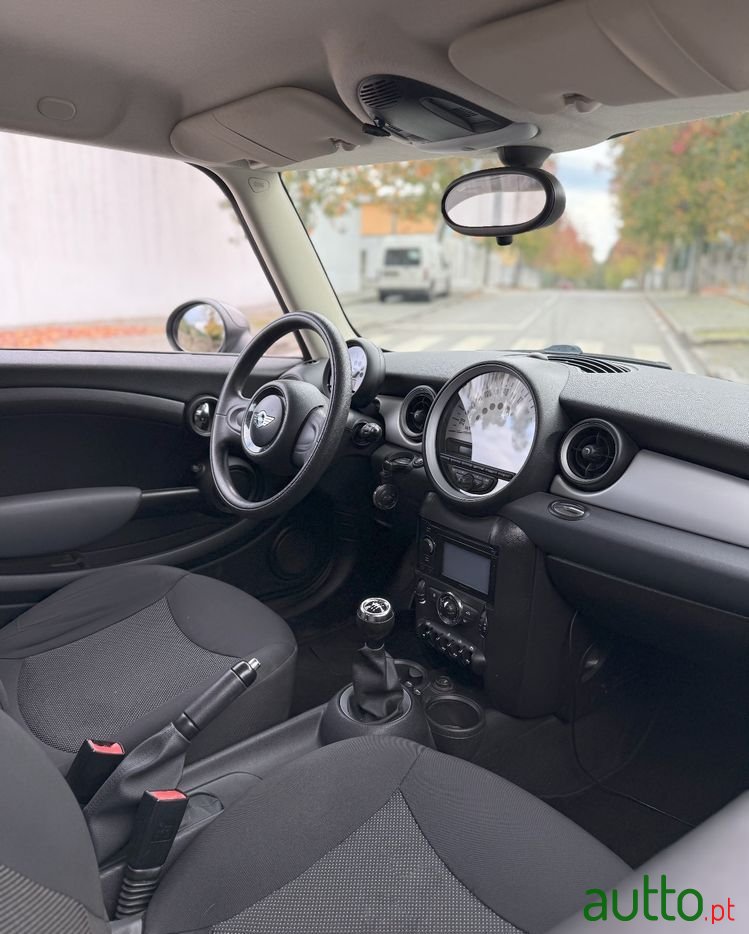 2011' MINI One D photo #6