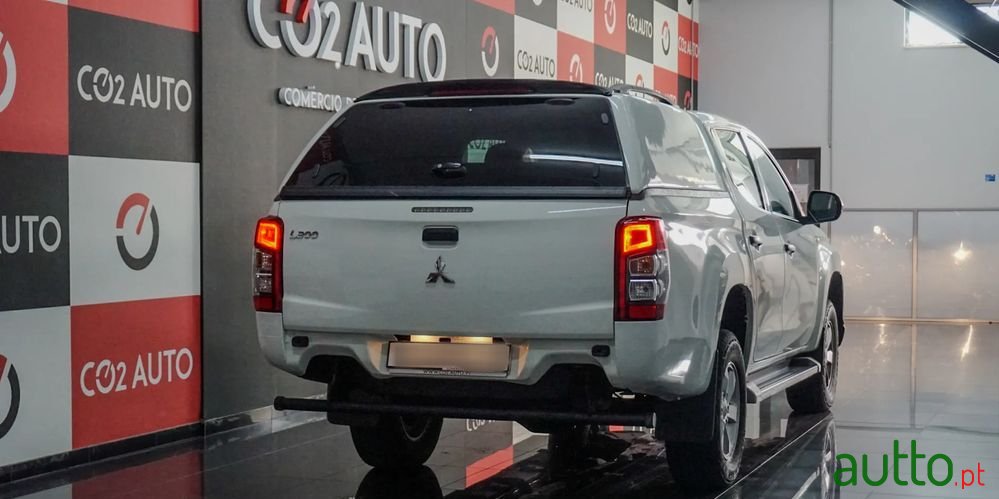 2022' Mitsubishi L200 2.3 Di-D Cd Invite 4Wd photo #3