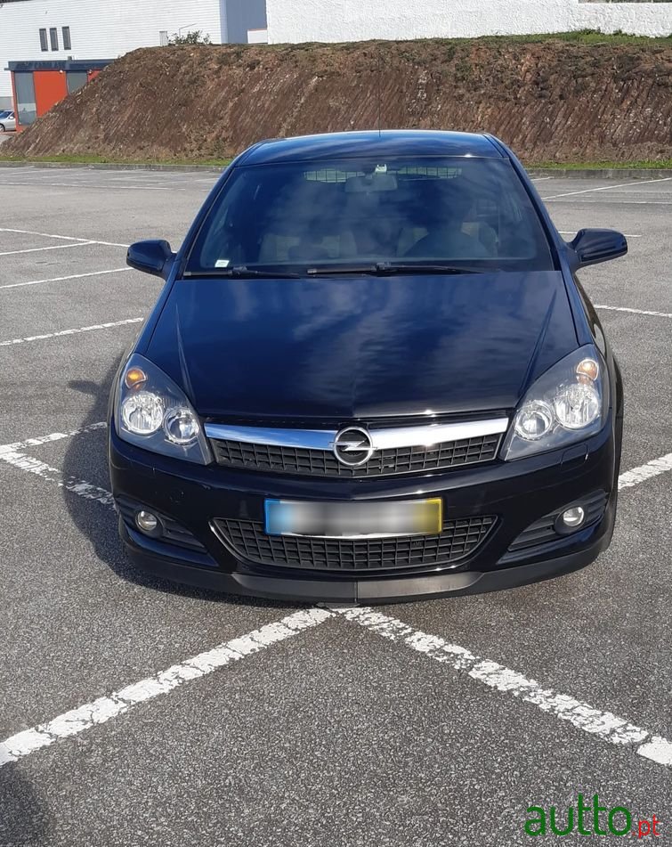 2008' Opel Astra Gtc 1.3 Cdti photo #3