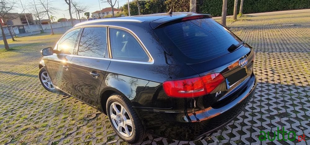 2011' Audi A4 Avant photo #3