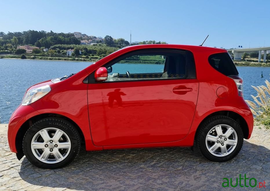 2010' Toyota iQ photo #3