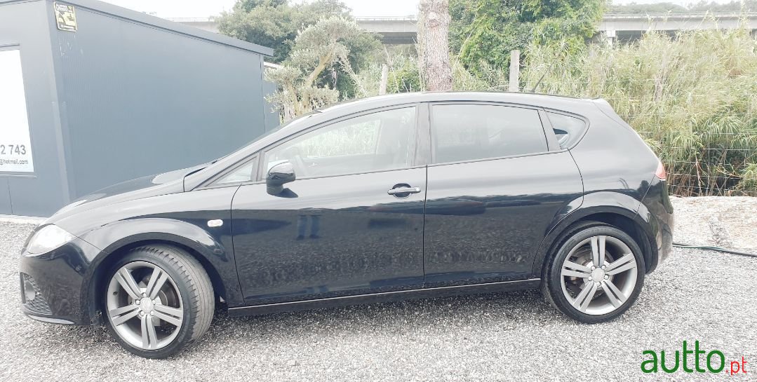 2008' SEAT Leon photo #2