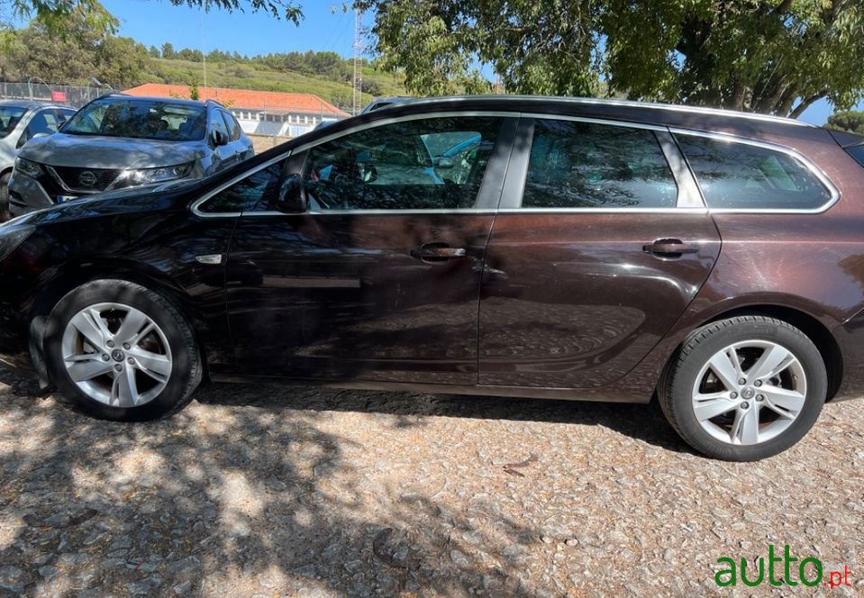 2015' Opel Astra photo #1