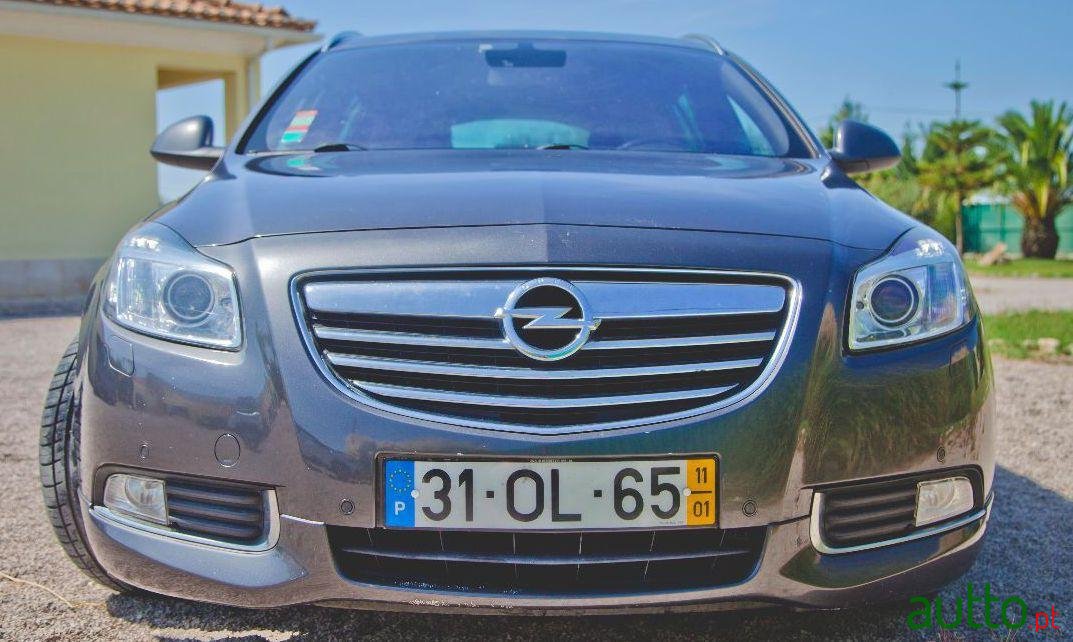 2011' Opel Insignia Sport Tourer photo #3