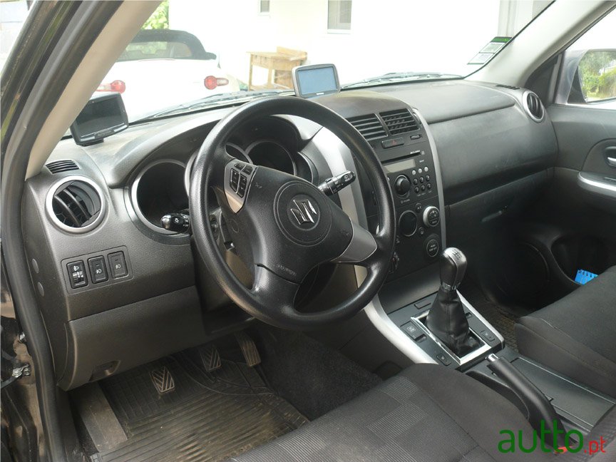 2011' Suzuki Grand Vitara photo #5