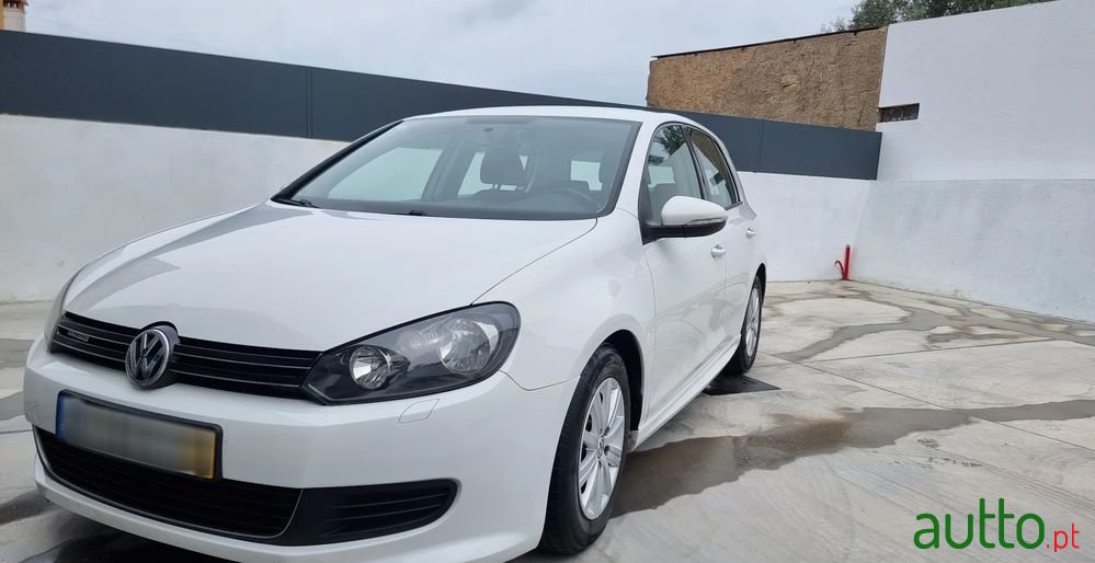 2011' Volkswagen Golf photo #1