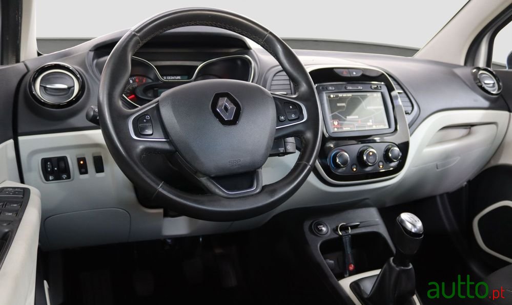 2019' Renault Captur photo #4