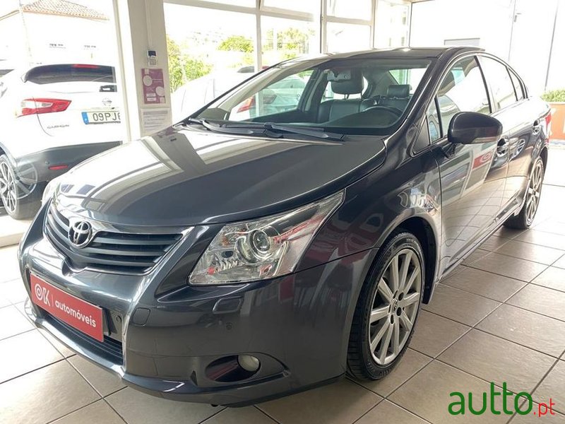 2010' Toyota Avensis photo #2