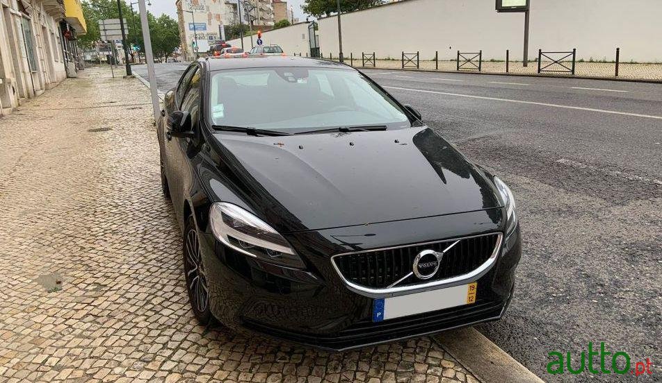 2019' Volvo V40 photo #3
