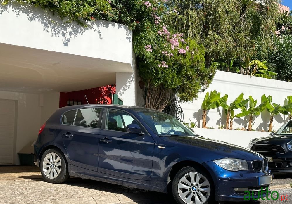 2011' BMW 120 D photo #1