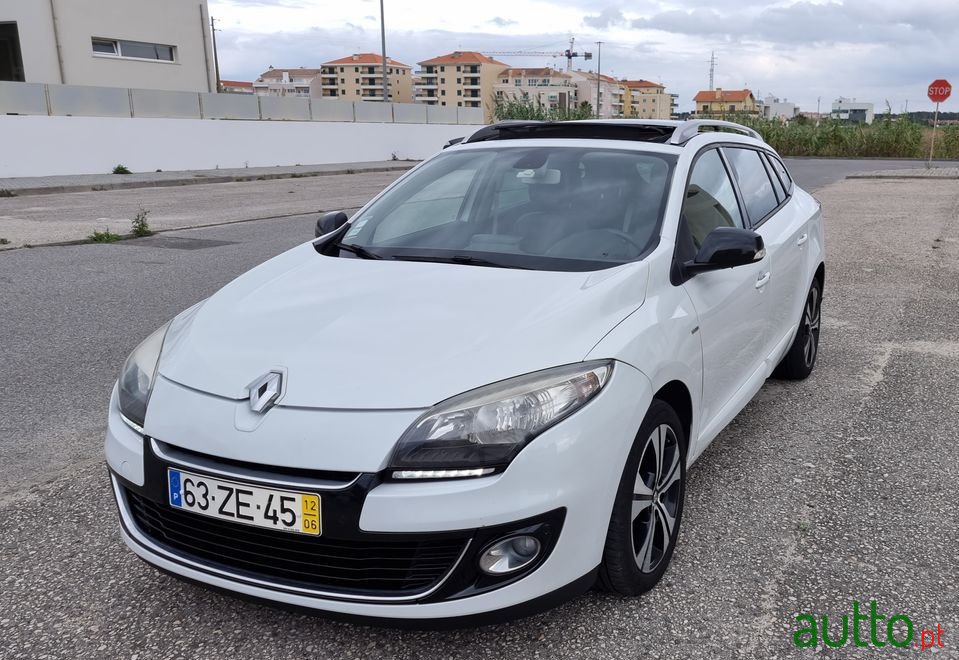 2012' Renault Megane Sport Tourer photo #1