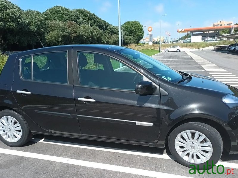 2009' Renault Clio photo #5