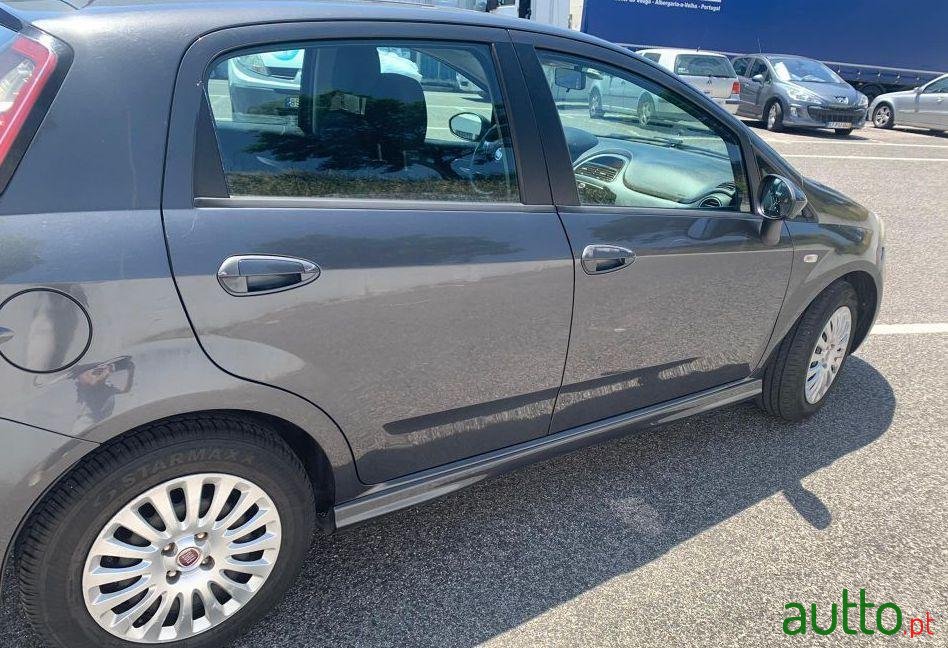 2011' Fiat Punto Evo photo #4