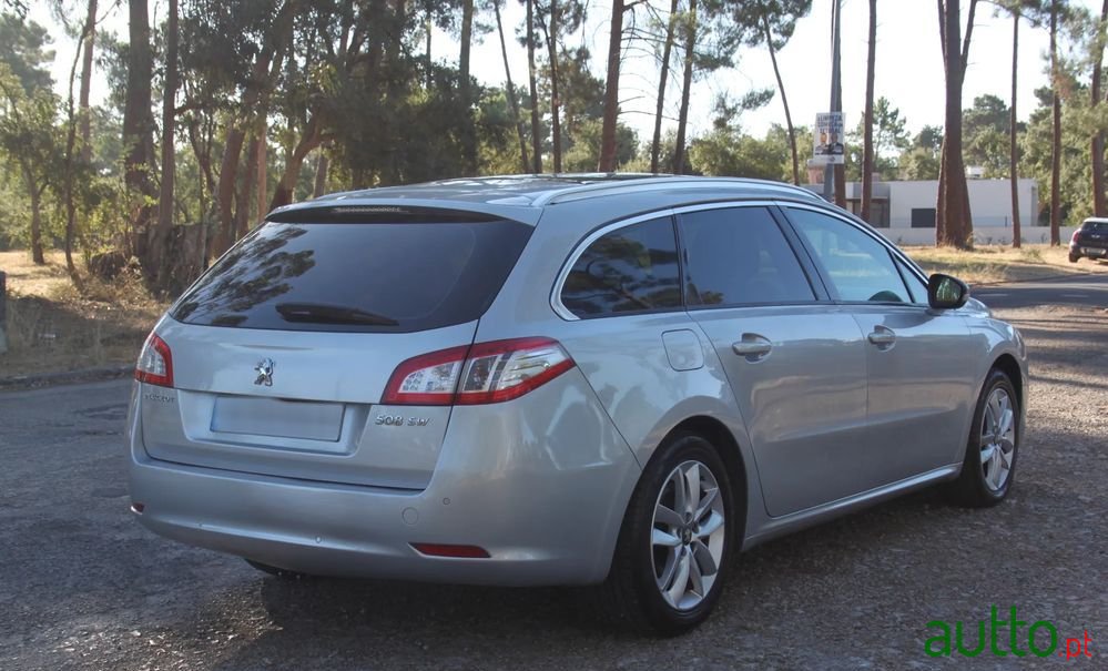 2011' Peugeot 508 Sw photo #2