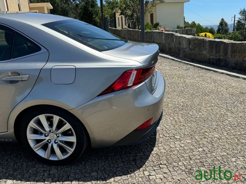 2016' Lexus Is 300H Executive photo #4