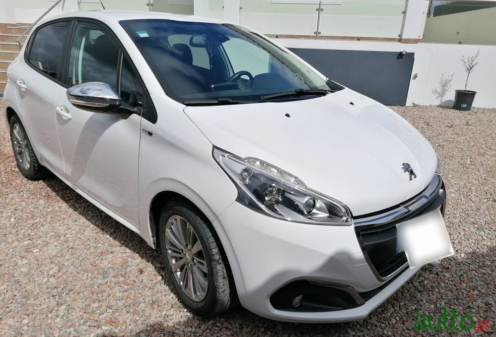 2017' Peugeot 208 photo #1