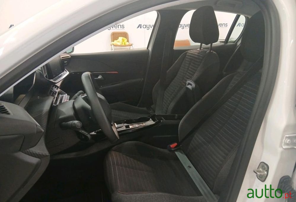 2021' Peugeot e-208 photo #5