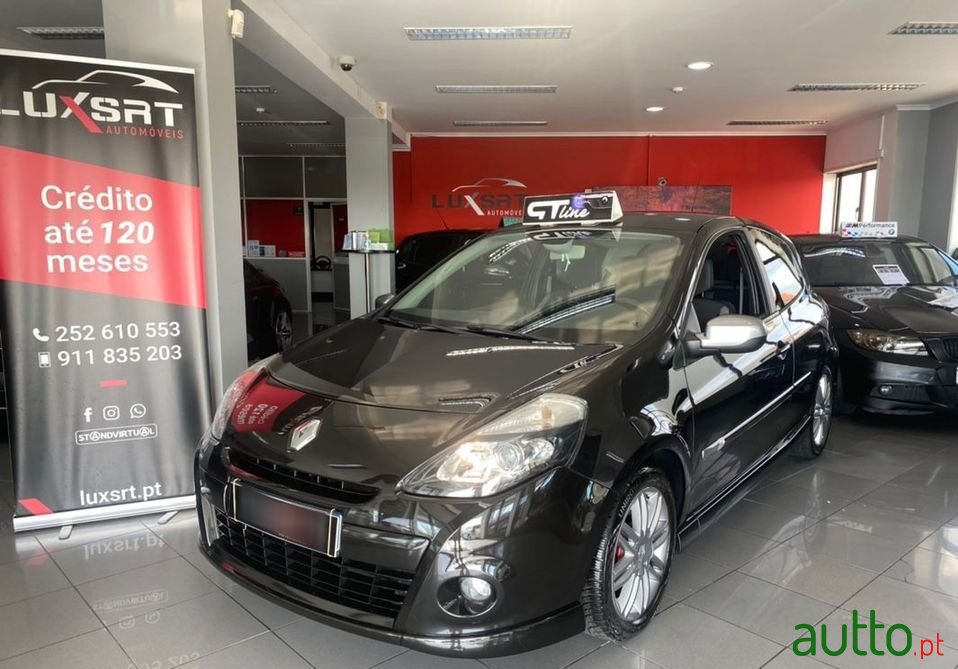 2011' Renault Clio photo #1