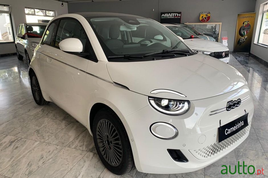 2020' Fiat 500E photo #2