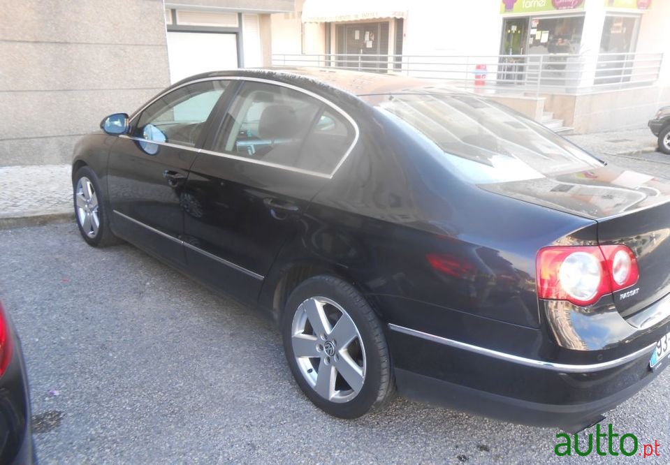 2008' Volkswagen Passat photo #2