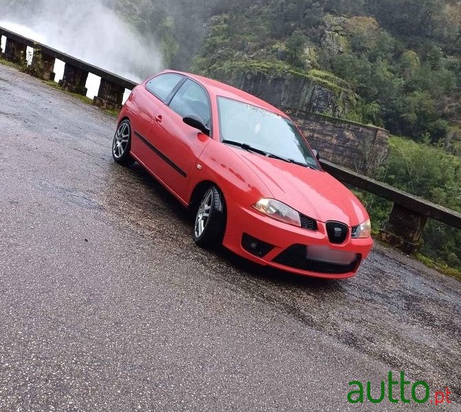 2004' SEAT Ibiza photo #2
