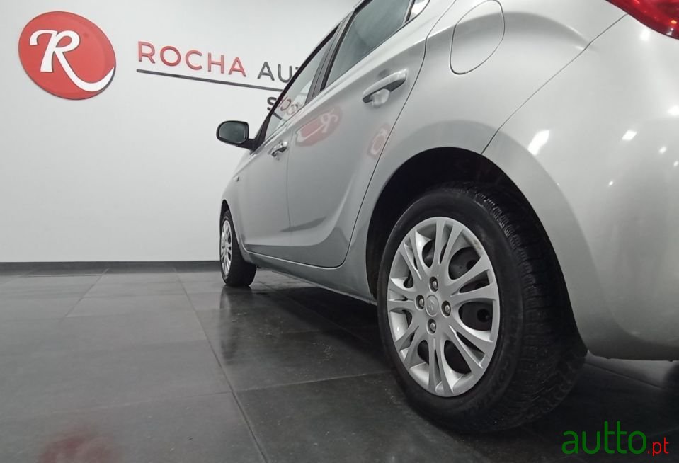 2010' Hyundai i20 photo #6